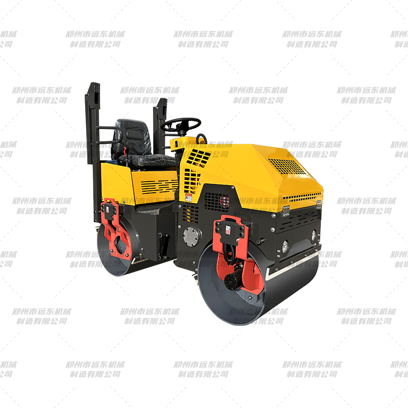 FVR880 座駕式壓路機(jī)(圖1)