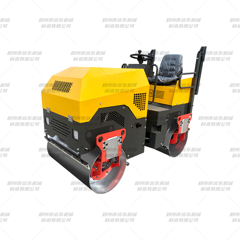 FVR1000 座駕式壓路機(jī)(圖1) FVR1000 座駕式壓路機(jī)(圖1)